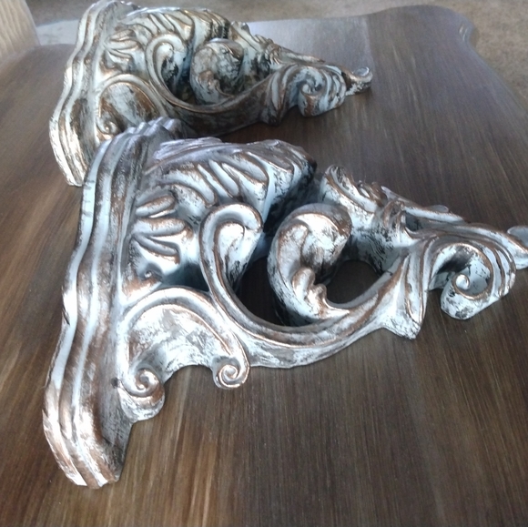 Antique Finish Old World Style Decorative Shelves - Picture 5 of 12